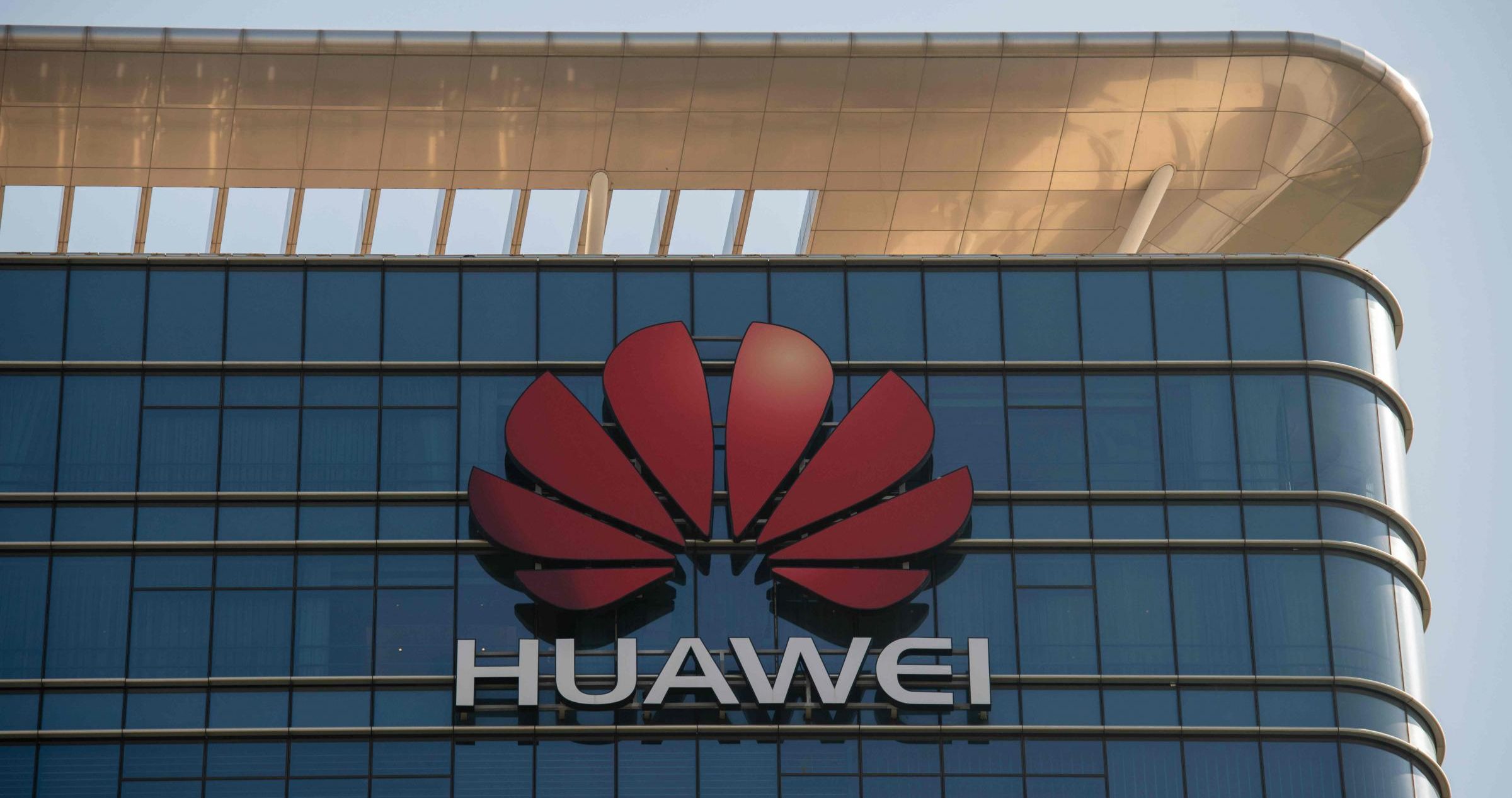 dopo i telefoni anche le auto ecco stelato s9 la prima station wagon di huawei