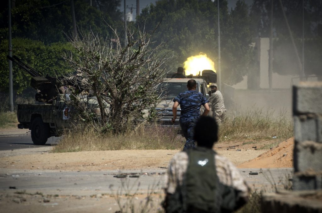 Libia, continuano gli scontri tra il generale Khalifa Haftar e le truppe governative (LaPresse)