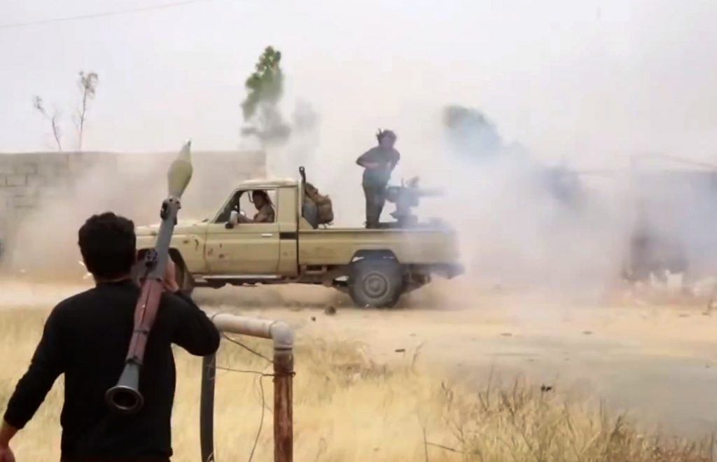 Un'immagine scattata alle porte di Tripoli e diffusa da un gruppo che sostiene il generale Khalifa Haftar (LaPresse)