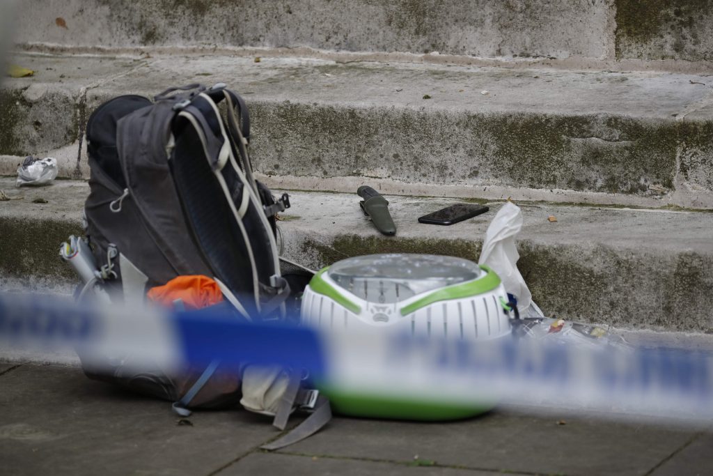 Londra, un uomo accoltellato fuori dal ministero dell'Interno (LaPresse)