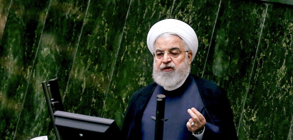 Teheran, discorso del presidente iraniano Hassan Rouhani in parlamento (LaPresse)