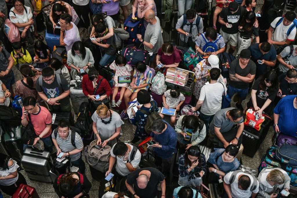 Continuano le proteste a Hong Kong, bloccato l'aeroporto (LaPresse)