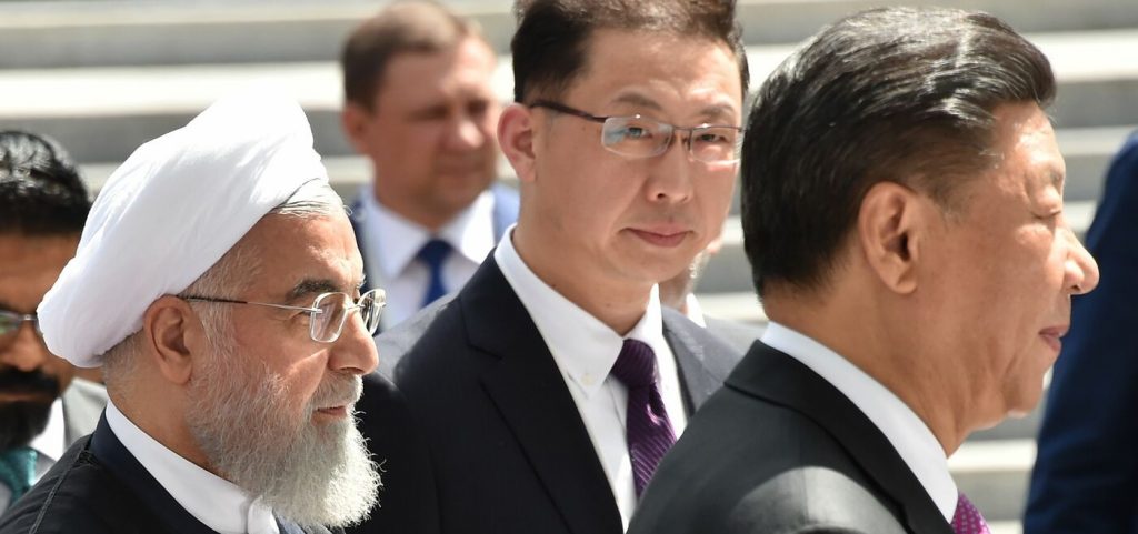 Il leader cinese Xi e il presidente iraniano Rouhani