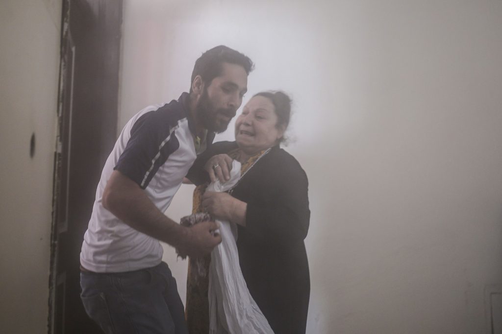 An elderly woman asks for her husband as she is evacuated from a building in Akcakale, Syria (LaPresse)