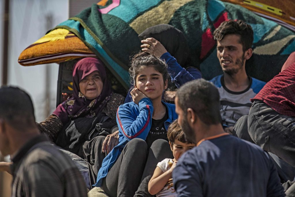 Siria, riprendono i bombardamenti turchi contro i curdi (LaPresse)