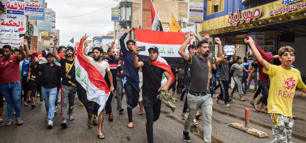 Iraq, coprifuoco contro proteste