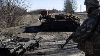 Militari ucraini in Donbass (LaPresse)
