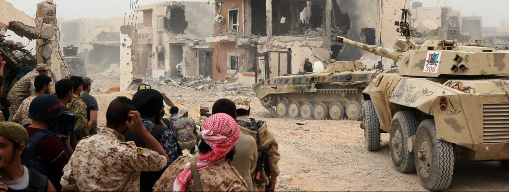 Milizie si Fayez al Sarraj combattono contro lo Stato islamico a Sirte (LaPresse)