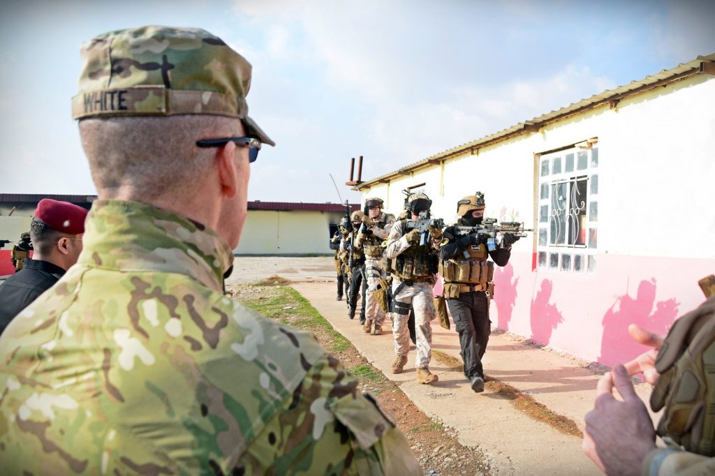 I soldati italiani addestrano i militari iracheni (LaPresse)