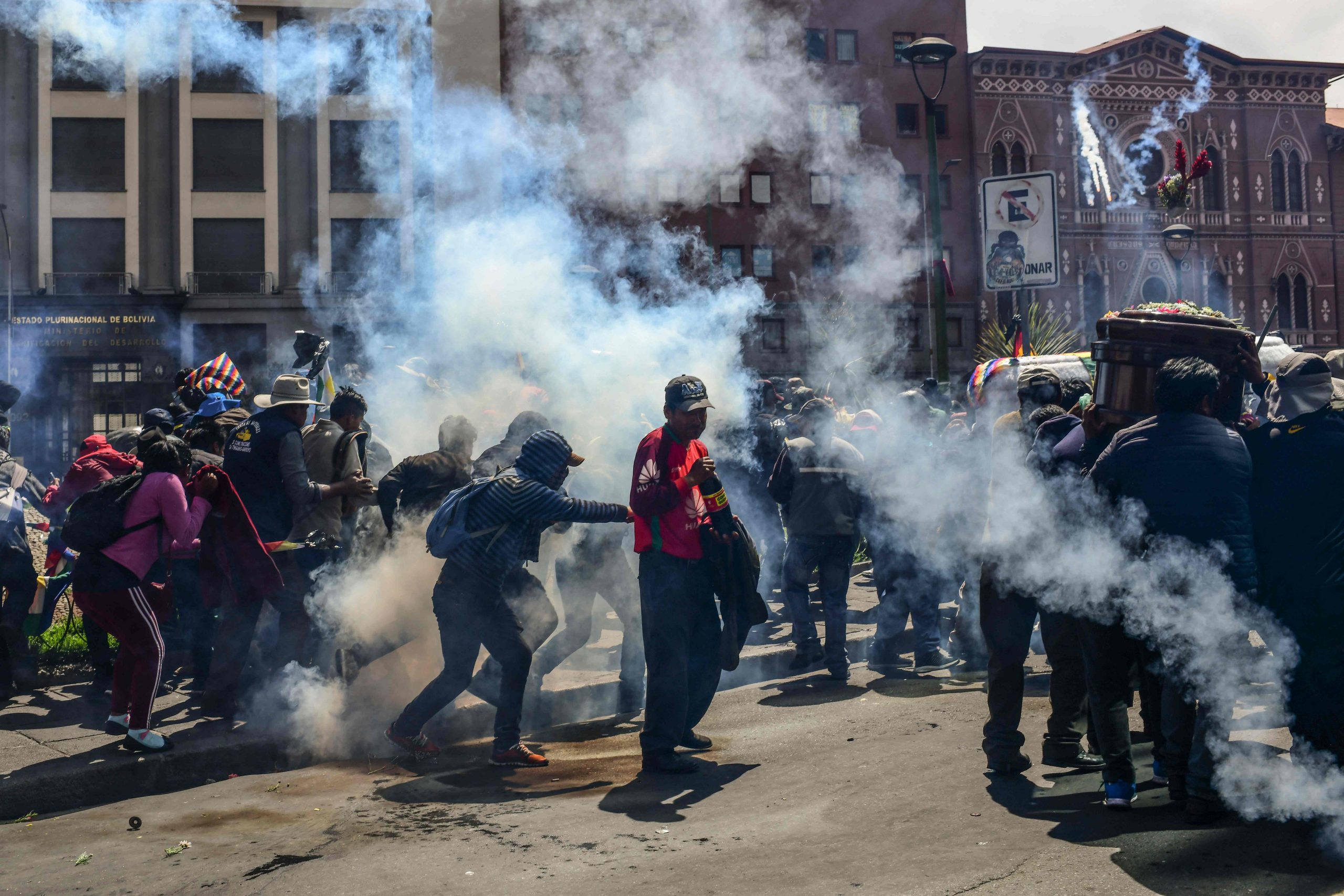 Manifestanti in Bolivia (LaPresse)