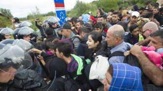 Migranti in Slovenia (LaPresse)
