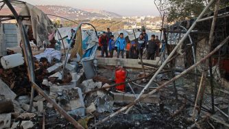 Siria, bombardamento su un campo per sfollati (LaPresse)