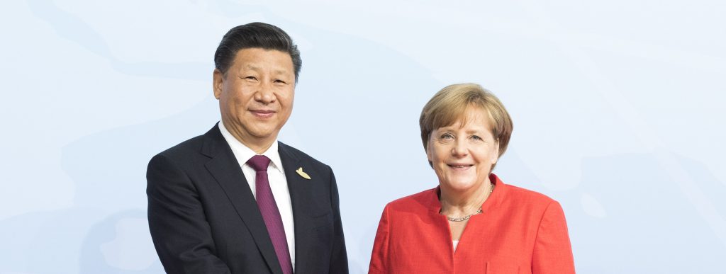 Xi Jinping e Angela Merkel durante il G20 di Amburgo (LaPresse)