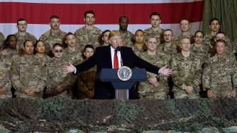 Donald Trump parla alle truppe stanziate in Afghanistan (LaPresse)