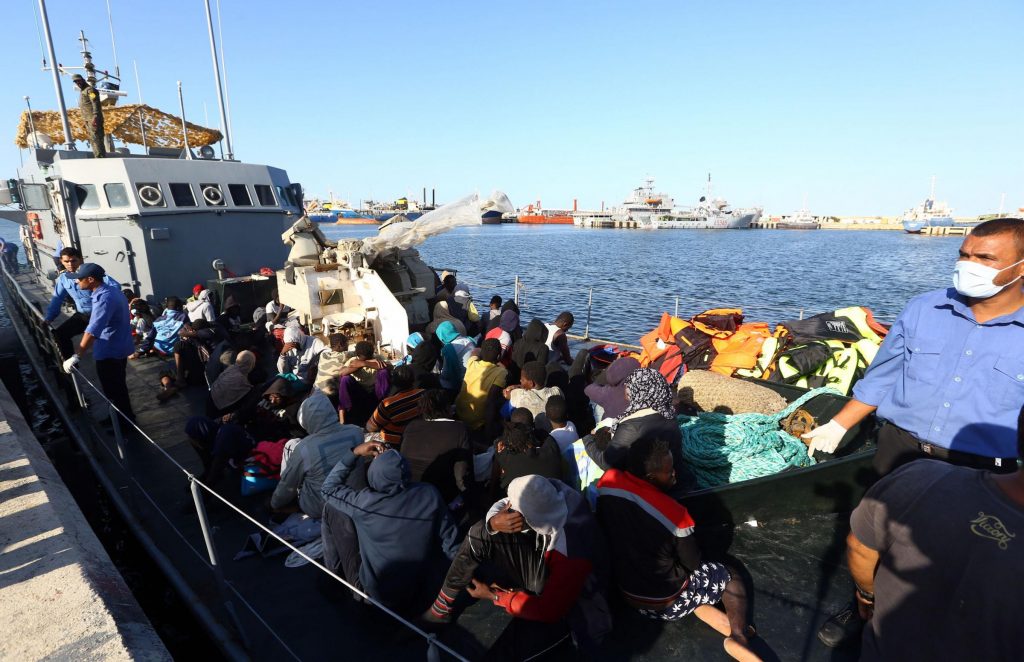 Libia, migranti motovedette