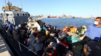 Libia, migranti motovedette
