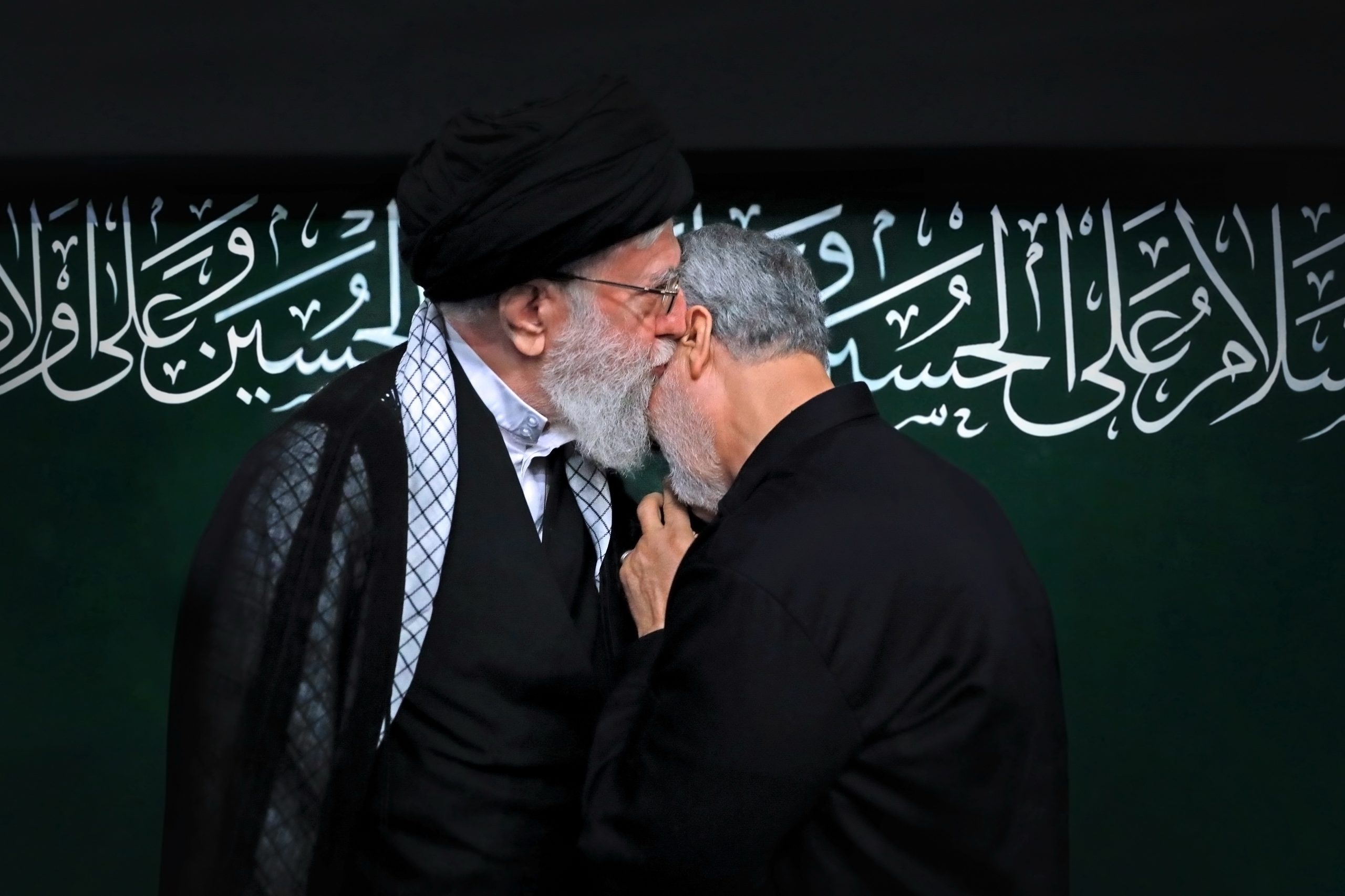 Iran Soleimani Emotional Khamenei (LaPresse)
