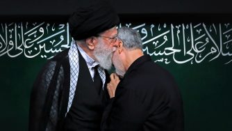 Iran Soleimani Emotional Khamenei (LaPresse)