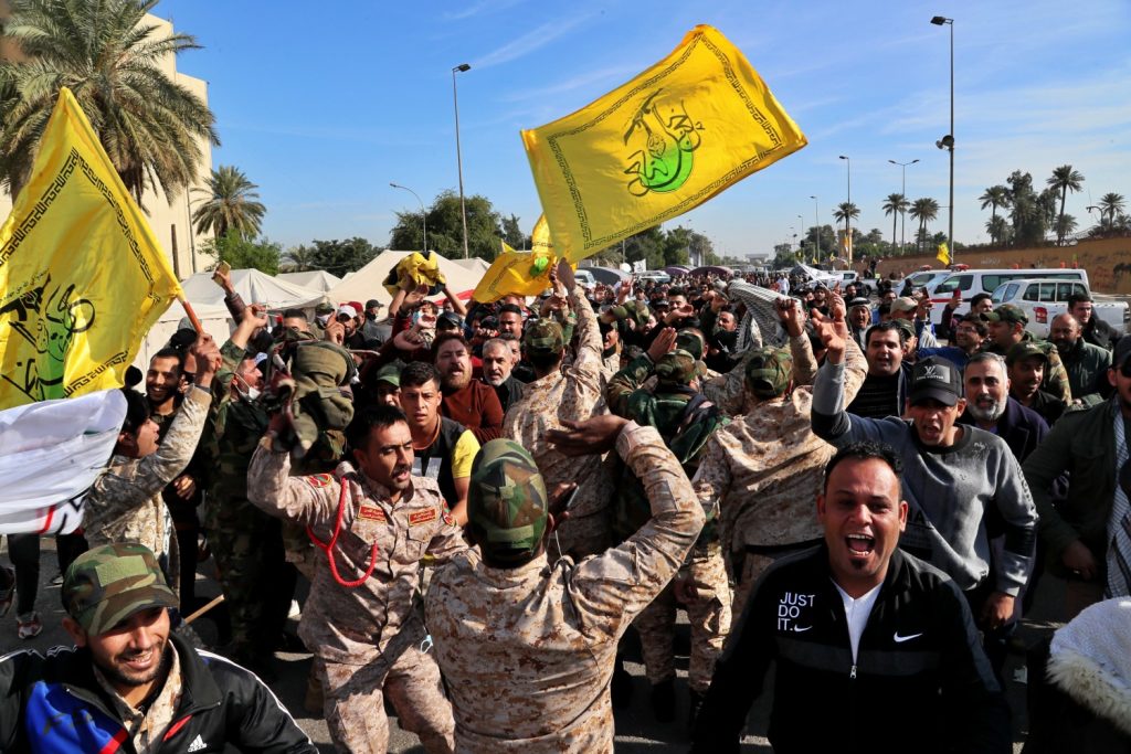 Protesta dei gruppi filo iraniani in Iraq (LaPresse)