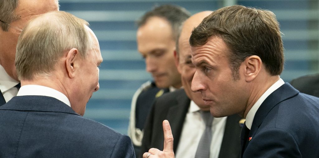 Vladimir Putin e Emmanuel Macron (LaPresse)
