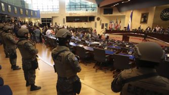 El Salvador militari in parlamento