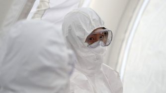 I controlli a Seul per il Coronavirus (LaPresse)