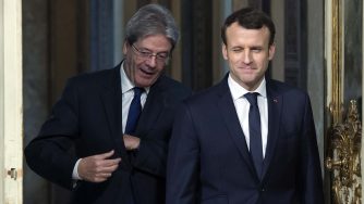 Paolo Gentiloni ed Emmanuel Macron (LaPresse)