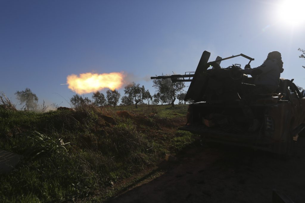 Un combattente filo turco a Idlib (LaPresse)