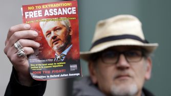 Wikileaks, Londra si mobilita per Assange