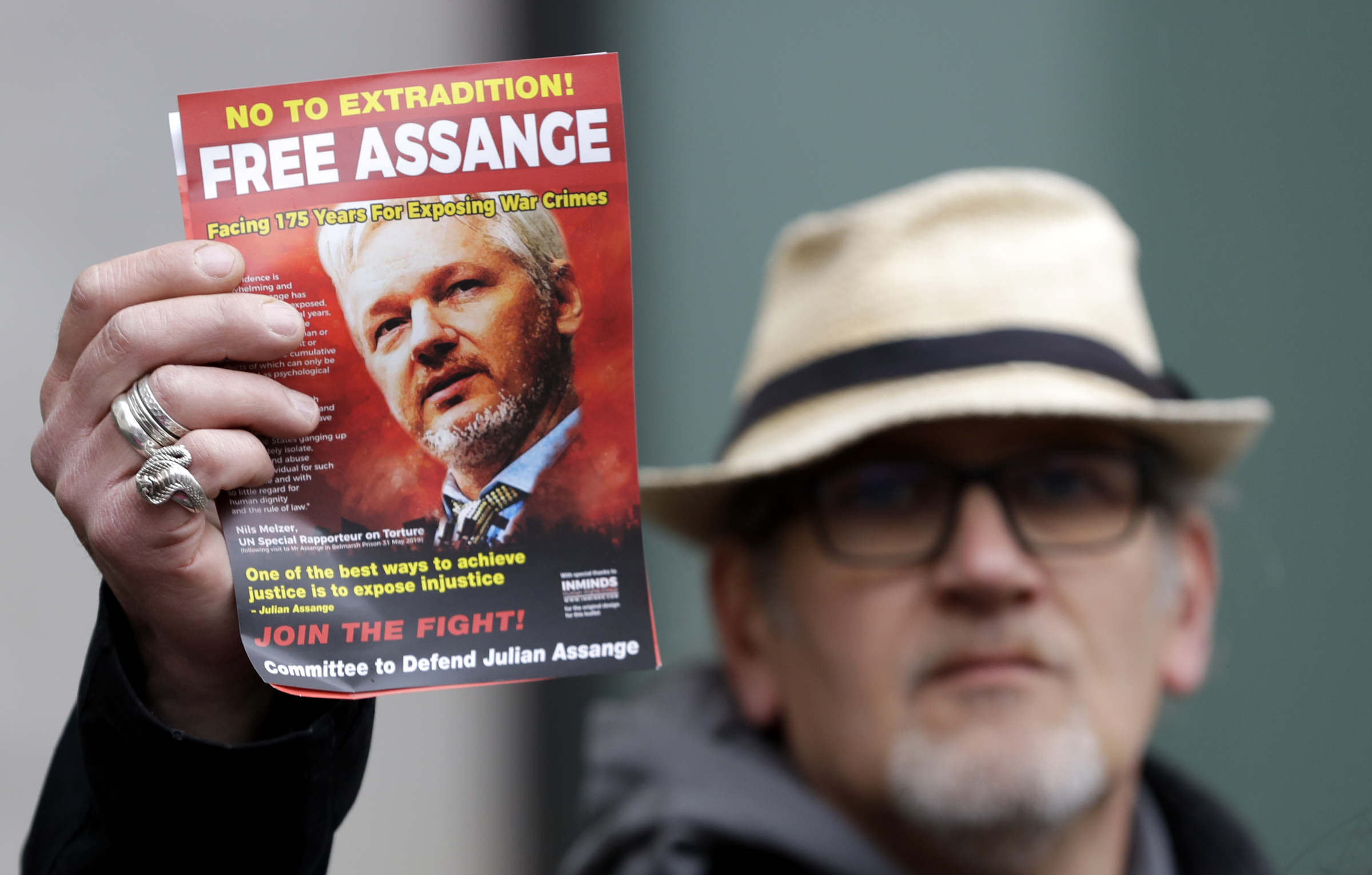 Wikileaks, Londra si mobilita per Assange
