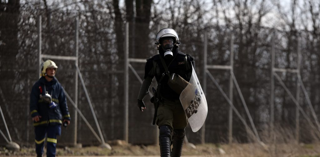 Migranti polizia greca