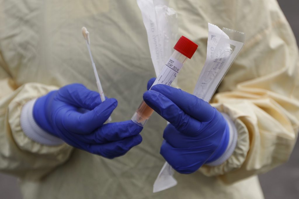 Tampone Coronavirus (LaPresse)