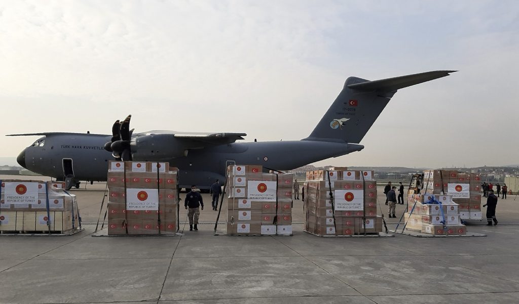 Cargo aereo mascherina Spagna (La Presse)