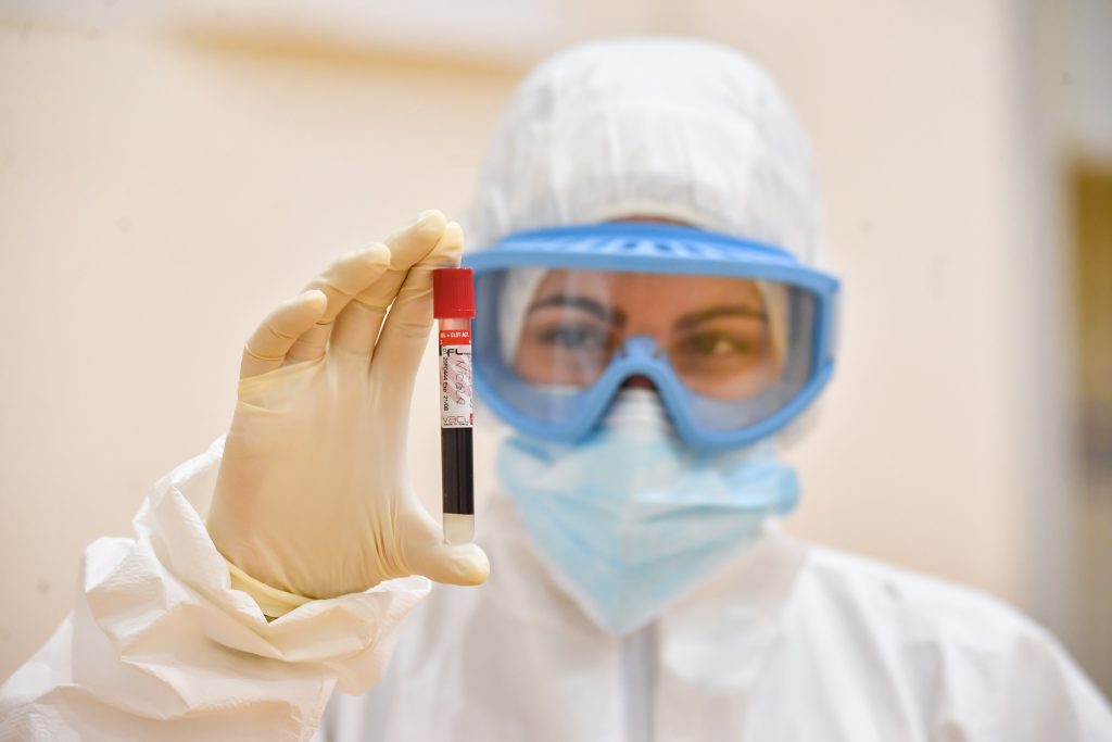 Coronavirus, test sierologici per mappare la presenza degli anticorpi da Covid-19 nel comune di Cisliano (LaPresse)