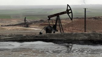 Siria, campo di petrolio (La Presse)