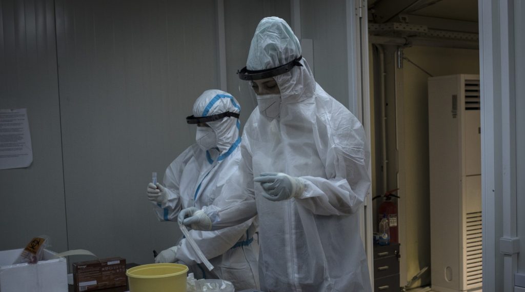 Passeggeri controllati a Corfù. Grecia (Getty)