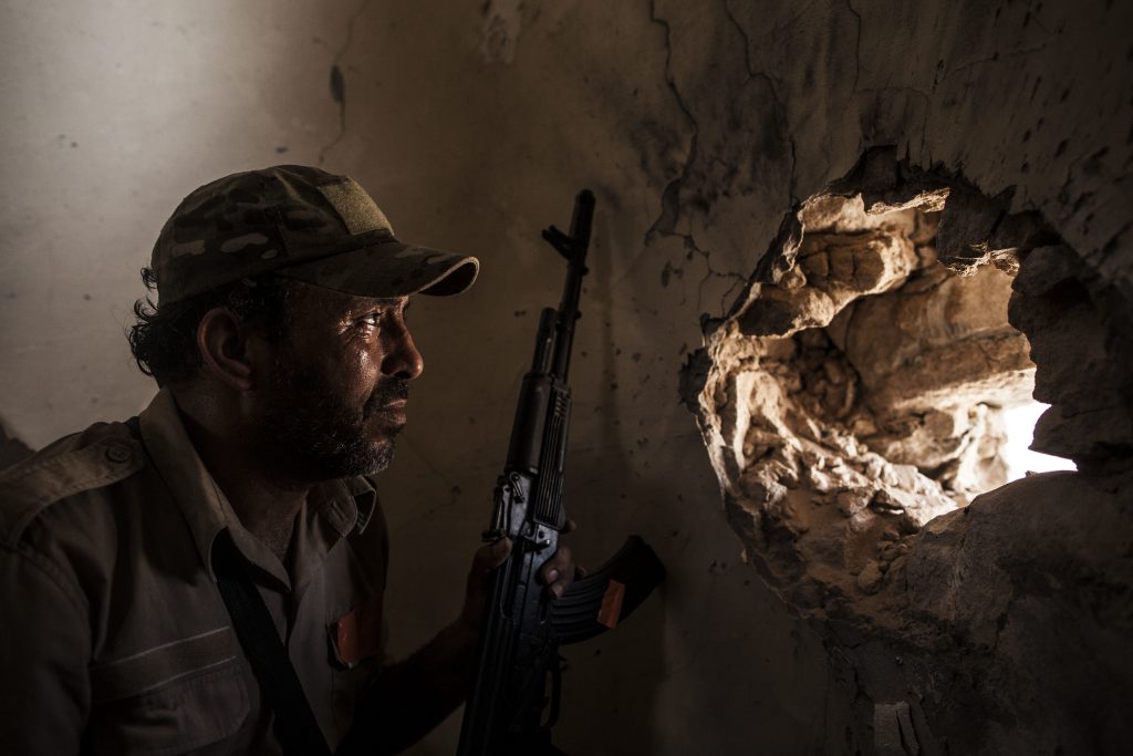 Miliziano in Libia (La Presse)