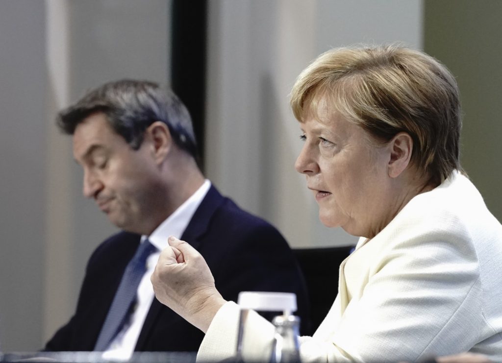 Merkel lancia un nuovo allarme: a dicembre la Germania (La Presse)