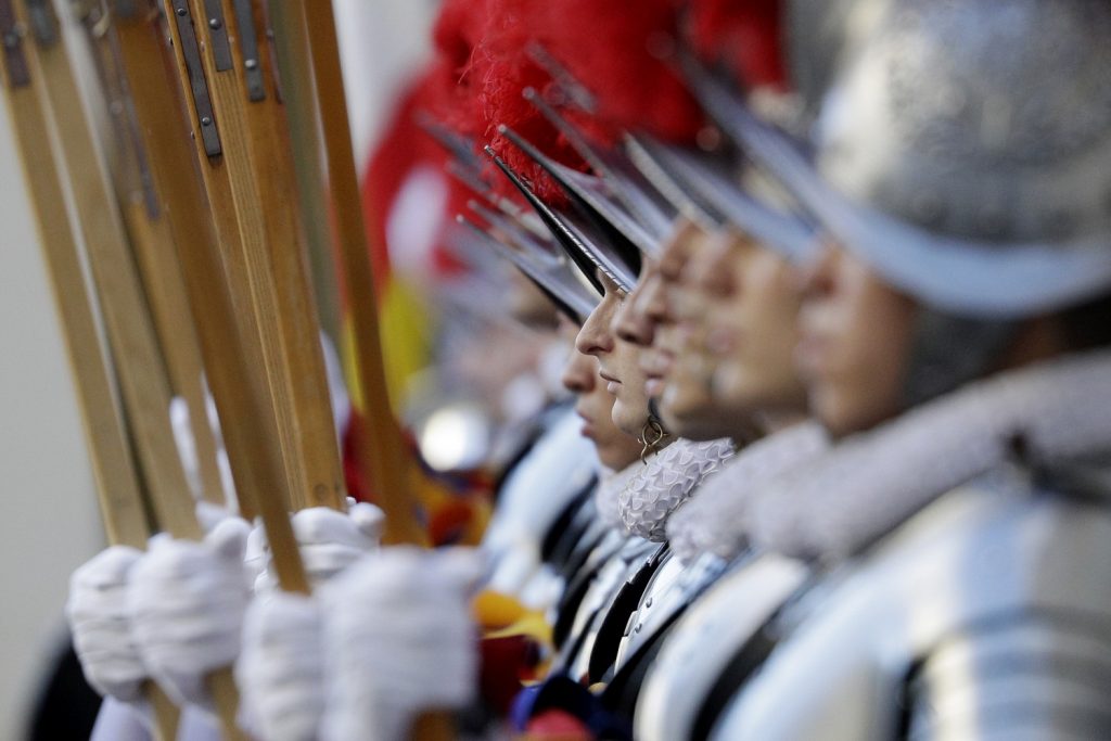 Cerimonia guardie Svizzere in Vaticano (La Presse)