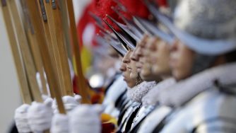 Cerimonia guardie Svizzere in Vaticano (La Presse)