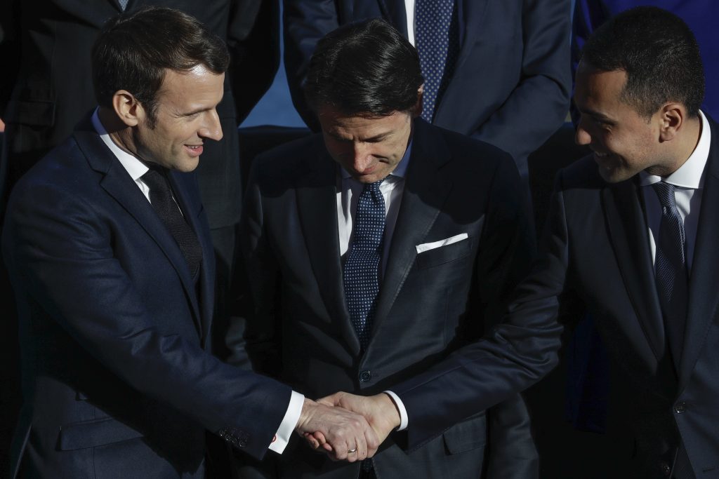 Conte, Macron e Di Maio (la Presse)