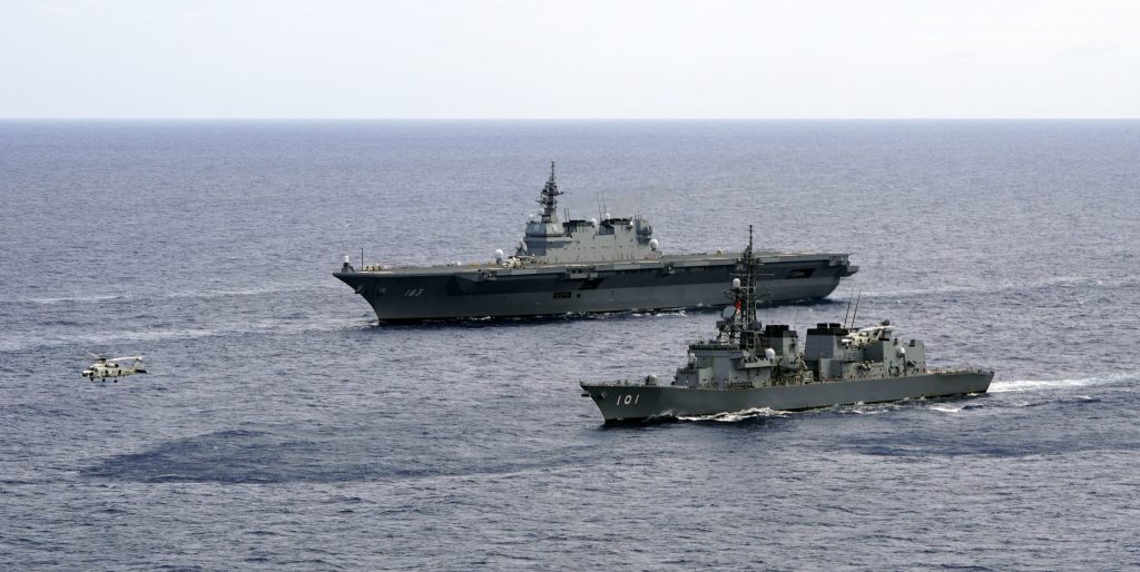 Marina giapponese, navi Izumo e JS Murasame (La Presse)