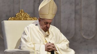 Papa Francesco celebra la messa del Corpus Domini (La Presse)