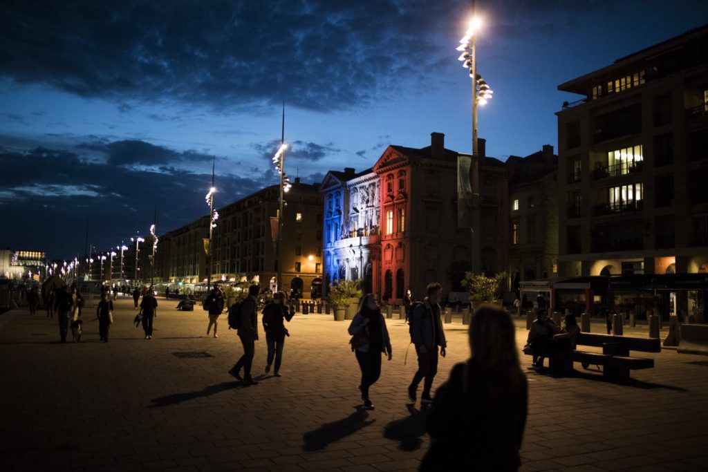 Parigi, cerimonia alla Sorbona in lomaggio al professore decapitato (La Presse)