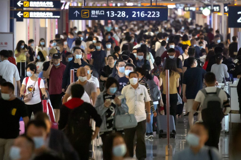 Coronavirus aeroporto mascherine (La Presse)