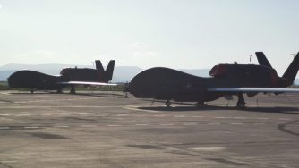 L'arrivo dell'ultimo drone Global Hawk della Nato a Sigonella per il programma Ags