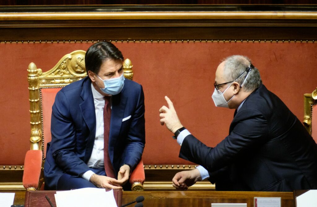 Conte e Gualtieri, riforma del Mes al Senato (La Presse)