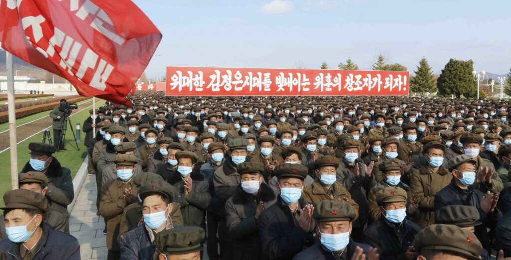 Corea del Nord, Pyongyang piazza mascherina (La Presse)