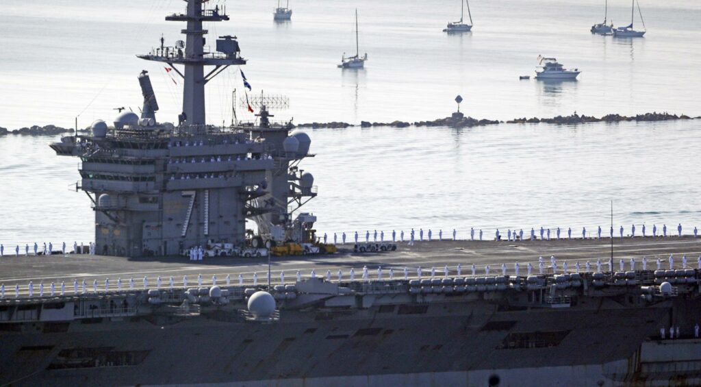 Portaerei Uss Roosevelt a San Diego (La Presse)