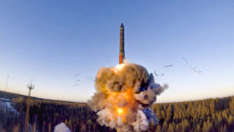 Russia, esercitazioni con lancio di missile (La Presse)